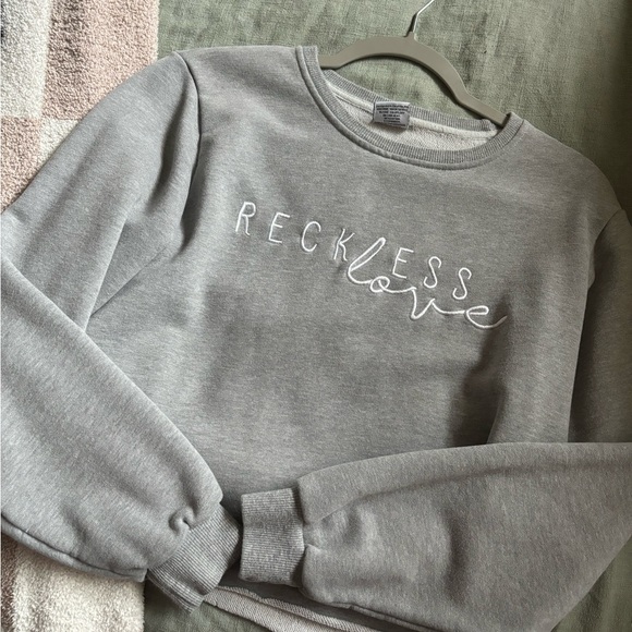 Sweatshirt - Picture 1 of 2